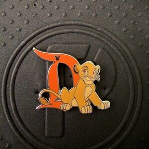 Hidden Mickey Disneyland Simba D Pin
